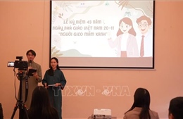 Học sinh, sinh viên tại Nga thể hiện lòng biết ơn các nhà giáo