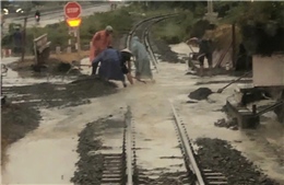 Ngừng chạy nhiều đoàn tàu do ảnh hưởng mưa lũ, ngập lụt