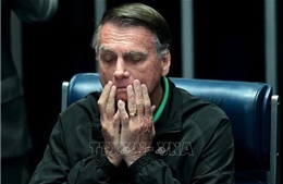 Cựu Tổng thống Brazil Jair Bolsonaro giải trình hành vi tháo vòng giám sát điện tử