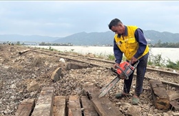 Thông tuyến đường sắt Bắc - Nam sau ảnh hưởng mưa lũ tại Nam Trung Bộ