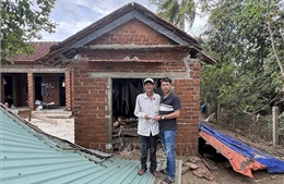 Người dân vùng lũ Đắk Lắk chung tay vượt lên nghịch cảnh