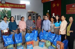 Hỗ trợ gia đình Hội viên phụ nữ bị thiệt hại do mưa bão