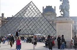 Pháp bắt thêm 4 nghi phạm trong vụ trộm táo tợn tại Bảo tàng Louvre