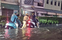 Thích ứng thiên tai &#39;vượt quy luật&#39; - Bài 3: Ngập úng đô thị: Hạ tầng &#39;đuối sức&#39;