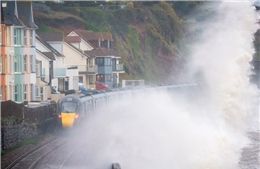 Bão Bram gây ngập lụt, mất điện và gián đoạn giao thông trên diện rộng tại Anh