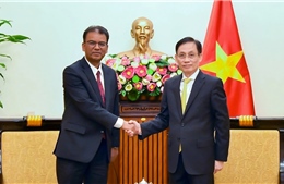 Bộ trưởng Ngoại giao Lê Hoài Trung tiếp Đại sứ Nepal tại Việt Nam