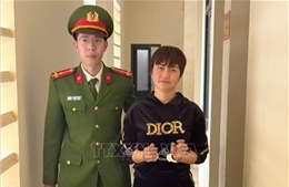 Một phụ nữ 'đã chết' cách đây 5 năm bỗng trở về xin xóa khai tử