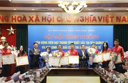 Khen thưởng các vận động viên, nghệ sĩ trẻ đạt thành tích xuất sắc