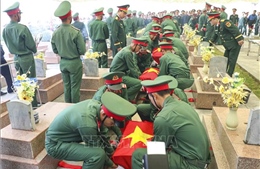 Truy điệu, an táng hài cốt liệt sỹ quân tình nguyện Việt Nam hy sinh tại Lào