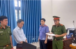 Bắt cựu cán bộ địa chính xã lạm dụng chức vụ chiếm đoạt tài sản