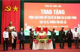 Đắk Lắk: Trao tặng Tượng chân dung Chủ tịch Hồ Chí Minh cho 102 xã, phường