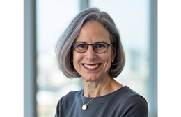 Chuyên gia quốc tế ấn tượng về sự tăng trưởng kinh tế và uy tín của Việt Nam