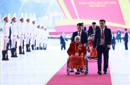 Đại biểu đến dự khai mạc Đại hội XIV của Đảng