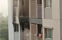 Ba mẹ con bị thương nặng trong vụ cháy căn hộ chung cư