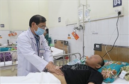 Bác sĩ cảnh báo nguy cơ viêm tụy cấp khi uống quá nhiều rượu, bia những ngày Tết