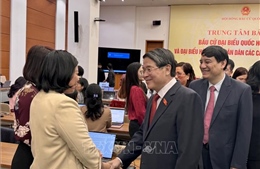 Phó Chủ tịch Quốc hội Nguyễn Đức Hải thăm, động viên phóng viên tác nghiệp bầu cử