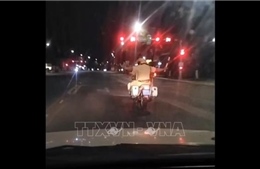 Cảnh sát giao thông mở đường đưa nạn nhân tai biến đi cấp cứu trong 'thời gian vàng'