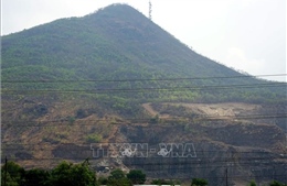 Xe vận chuyển vật tư lao xuống vực, 4 người thương vong