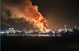 Australia: Cháy lớn tại nhà máy lọc dầu đe dọa nguồn cung nhiên liệu
