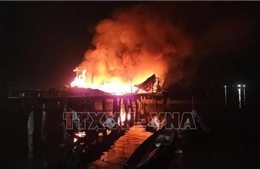 Huế: Tàu cá bị hư hỏng hoàn toàn sau vụ cháy