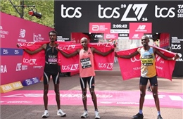 Huyền thoại marathon mới lập kỷ lục chạy 42km trong chưa đầy 2 giờ