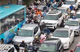Người dân đồng loạt trở về Hà Nội sau nghỉ lễ, cửa ngõ Thủ đô đông kín