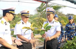 Chung tay xây dựng, xanh hóa Trường Sa thân yêu