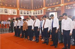 Chủ tịch Quốc hội tri ân các Anh hùng liệt sỹ, người có công tại tỉnh An Giang