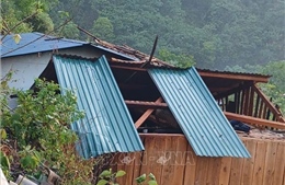 Khẩn trương hỗ trợ người dân khắc phục hậu quả dông lốc tại miền Tây Nghệ An