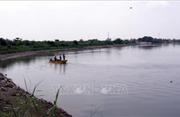 Bị ngã từ sà lan, một người bị nước sông Trà Lý cuốn trôi mất tích