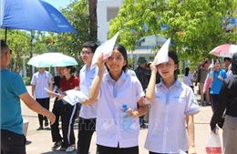 Thiết thực tiếp sức cho học sinh thi lớp 10 khi trời nắng nóng gay gắt