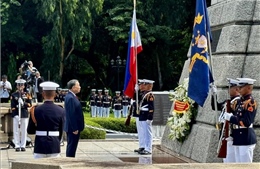 Tổng Bí thư, Chủ tịch nước Tô Lâm dâng hoa tại Đài tưởng niệm anh hùng dân tộc Jose Rizal (Philippines)