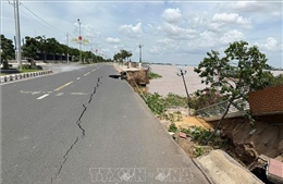 Đồng Tháp khẩn cấp ứng phó nguy cơ sạt lở bờ sông Tiền