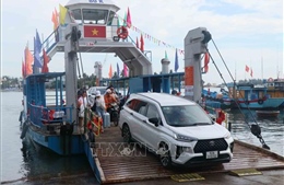 Đà Nẵng đưa cặp phà vỏ thép 30 tấn vào hoạt động