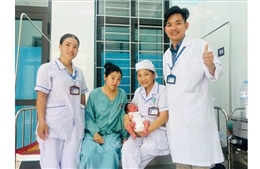 Kịp thời cứu sống sản phụ bị băng huyết khi sinh con trên xe khách