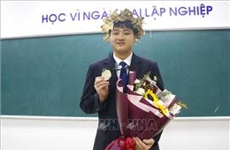 Niềm đam mê bền bỉ của 'Chàng trai Vàng' Olympic Vật lý Quốc tế