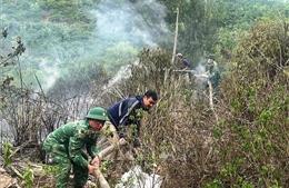 Kịp thời khống chế đám cháy thực bì dưới chân đèo Lý Hòa