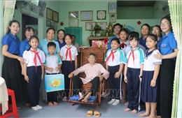Địa chỉ đỏ gắn kết Mẹ Việt Nam Anh hùng với thế hệ trẻ