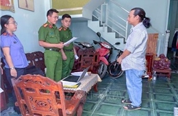 Chủ tiệm giày dép ở Cần Thơ bị khởi tố vì bán hơn 1.500 sản phẩm giả mạo nhãn hiệu