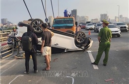 Bảo đảm lưu thông an toàn sau vụ va chạm liên hoàn trên cầu Nhật Tân
