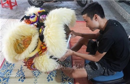 Gìn giữ giá trị văn hóa dân gian từ nghề làm đầu lân mùa Trung thu ở Cố đô