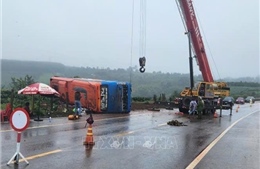Lật xe khách, một người chết nhiều người bị thương