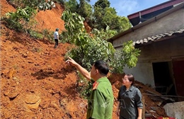 Sạt lở taluy dương gây ảnh hưởng tới nhiều hộ dân