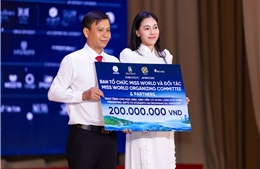 Miss World trao quà cho trẻ em tại Khánh Hòa
