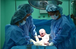 Sản phụ và thai nhi suýt tử vong vì theo trào lưu ‘sinh thuận tự nhiên’