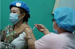 Tiêm vaccine phòng COVID-19 cho 64 cán bộ, nhân viên y tế chuẩn bị lên đường sang Nam Sudan