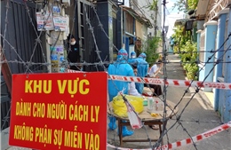 TP Hồ Chí Minh: Vẫn còn tình trạng người dân trong khu phong tỏa đi lại, giao lưu với nhau