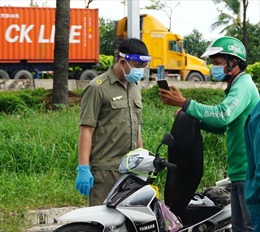 TP Hồ Chí Minh: Shipper tăng gấp 5 lần khiến các trạm y tế quá tải xét nghiệm