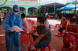TP Hồ Chí Minh: &#39;Tiêm vét&#39;  mũi 1 vaccine phòng COVID-19