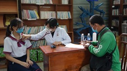 TP Hồ Chí Minh: Phụ huynh, học sinh phấn khởi đi tiêm mũi 2 vaccine phòng COVID-19